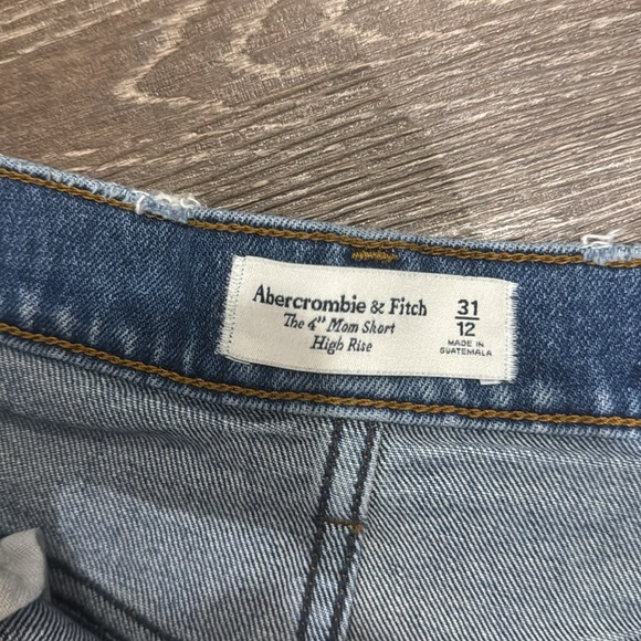 A&F HR Mom Short - Picture 4 of 5